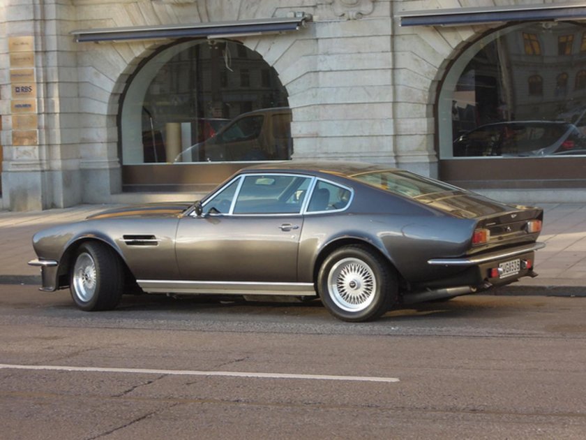 Aston martin v8 1972
