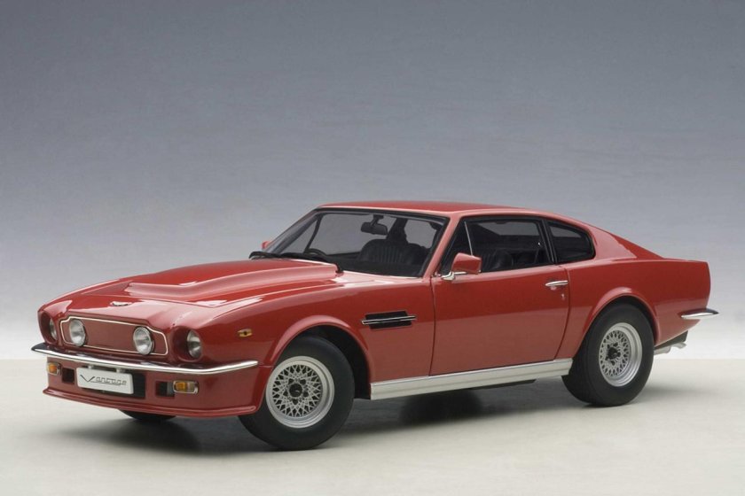 Aston Martin Vantage v8 1:43 IXO