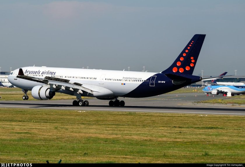 Brussels airlines самолет