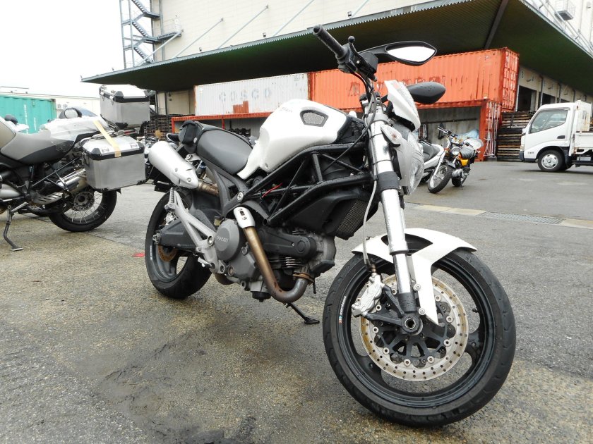 Ducati monster 696