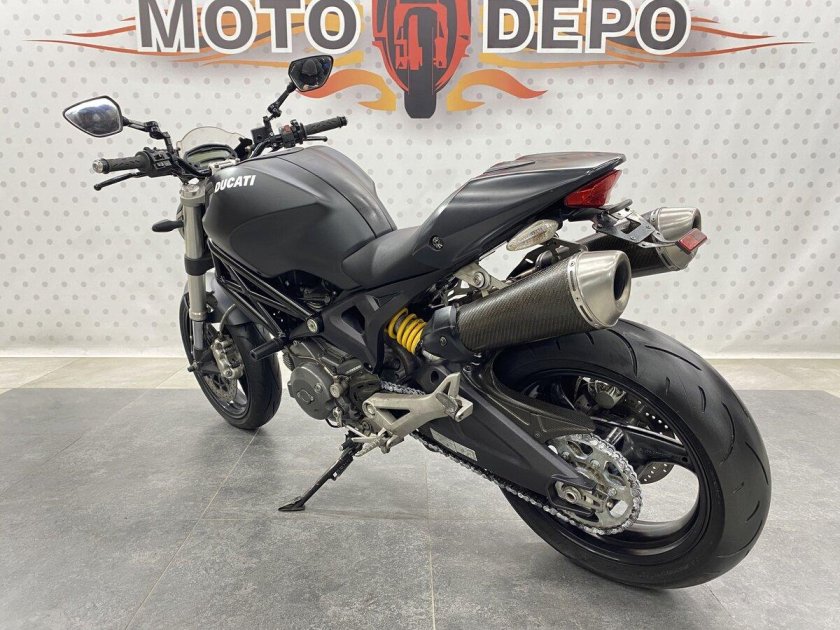 Ducati monster 696