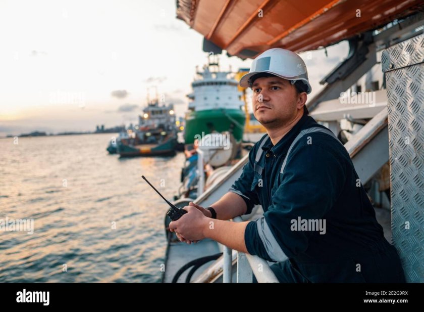 Морской офицер на палубе