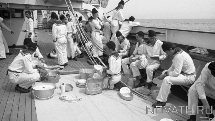 Матросы на палубе