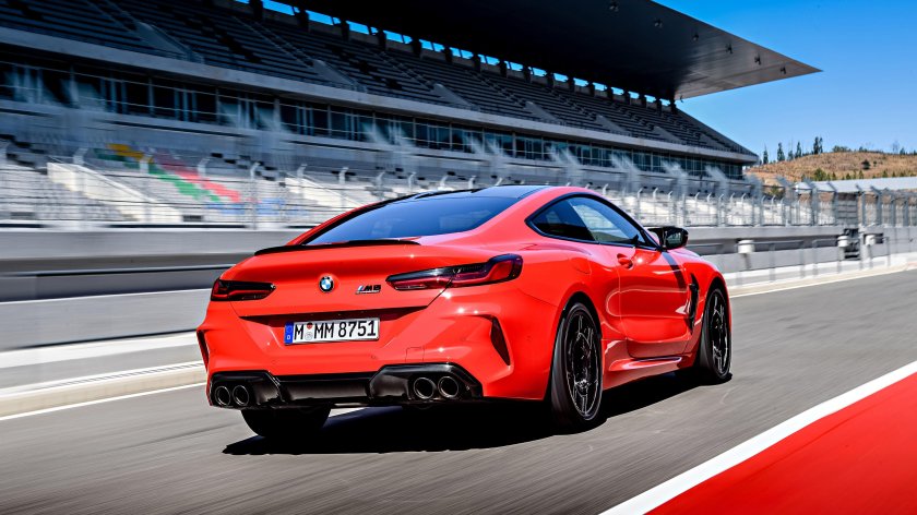 BMW m8 красная