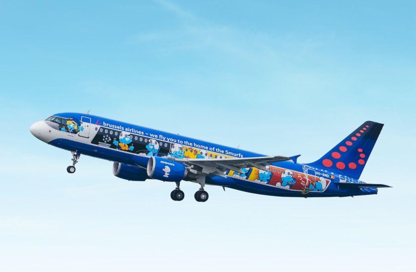 Смурфс аирлайнес самолёт