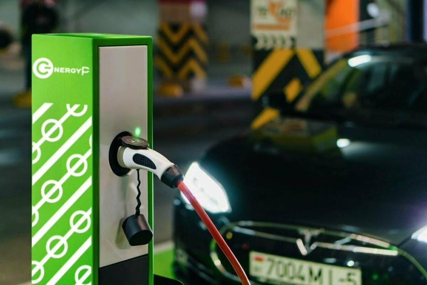 Станции зарядки электромобилей в Москве