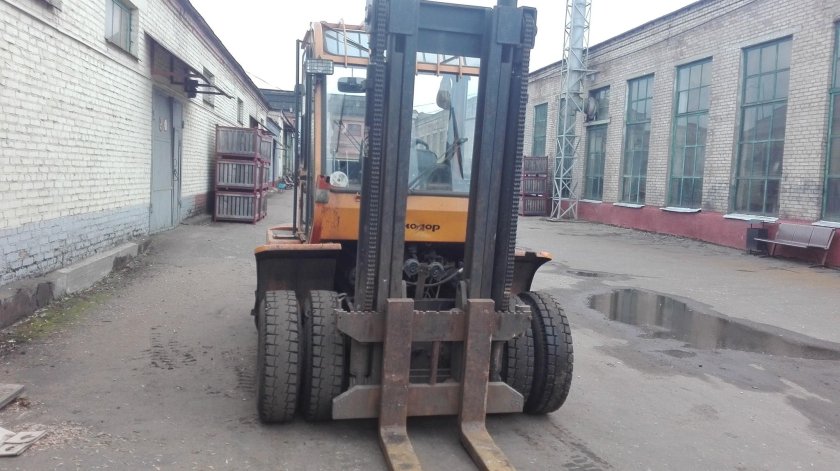 Львовский погрузчик 40810 вилочный