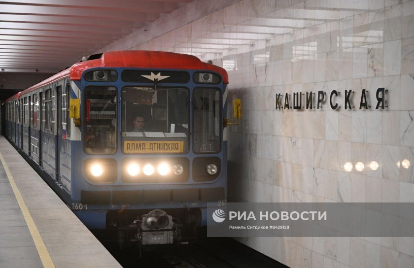 Поезд метро