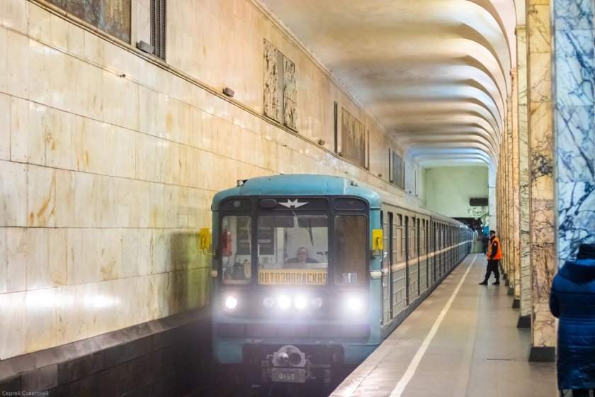 Движение поездов метро монорельсового в Москве