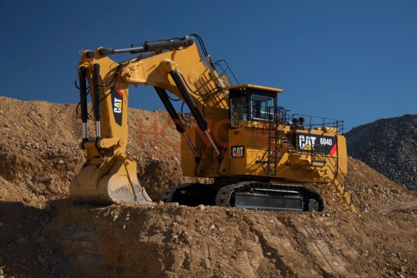 Карьерный экскаватор Катерпиллер