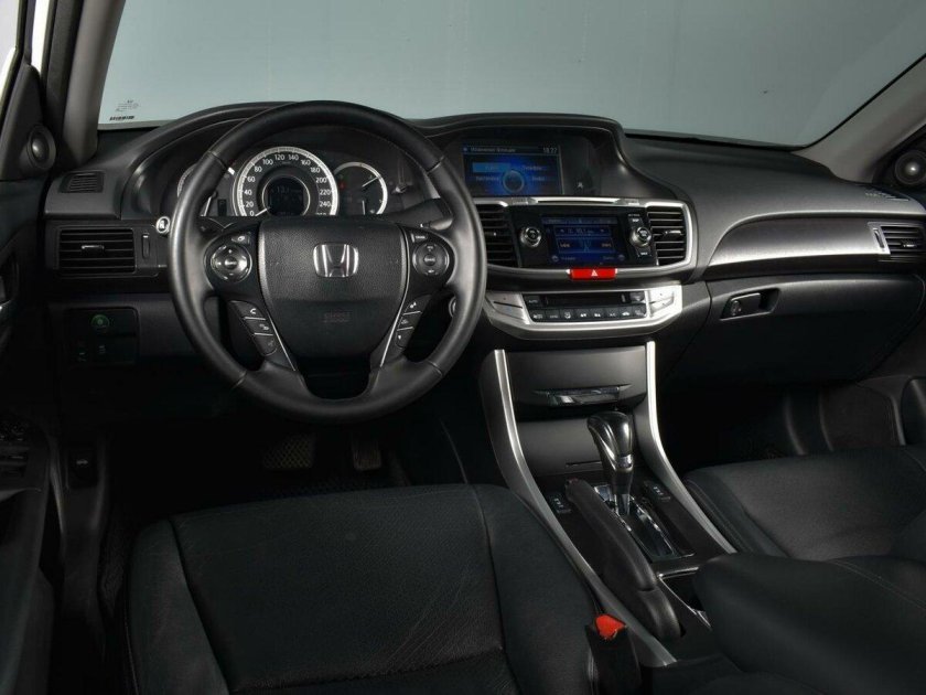 Honda Accord 2017 года салон