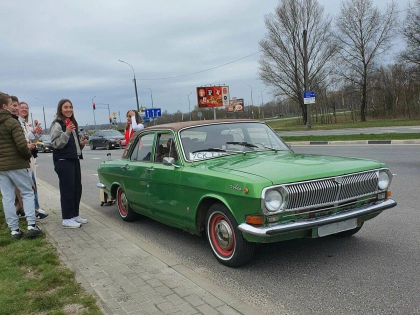 Зеленая волга газ 2410