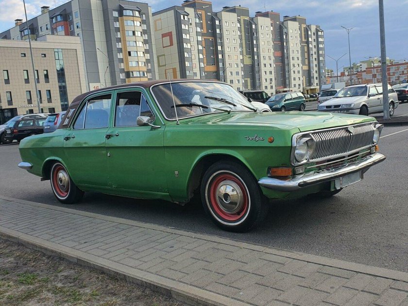 Зеленая волга газ 2410