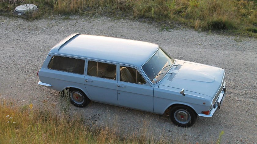 ГАЗ 2402 седан