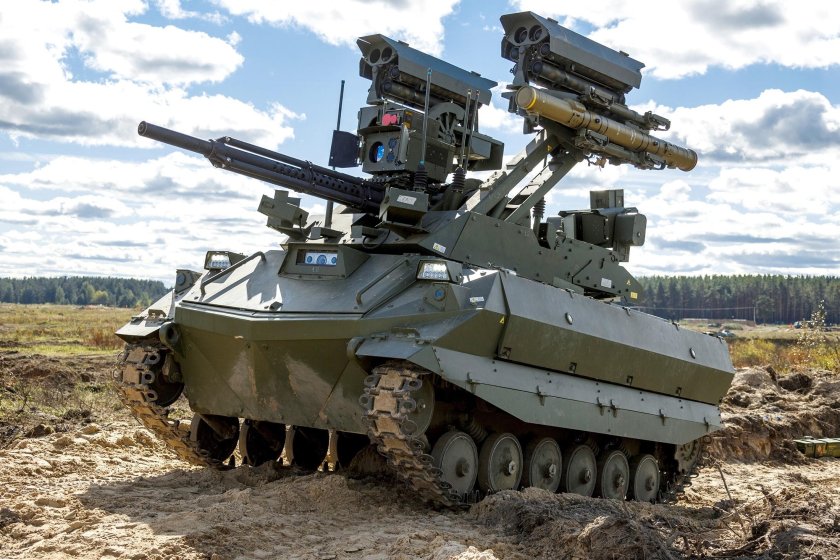 Уран-9 военный робот