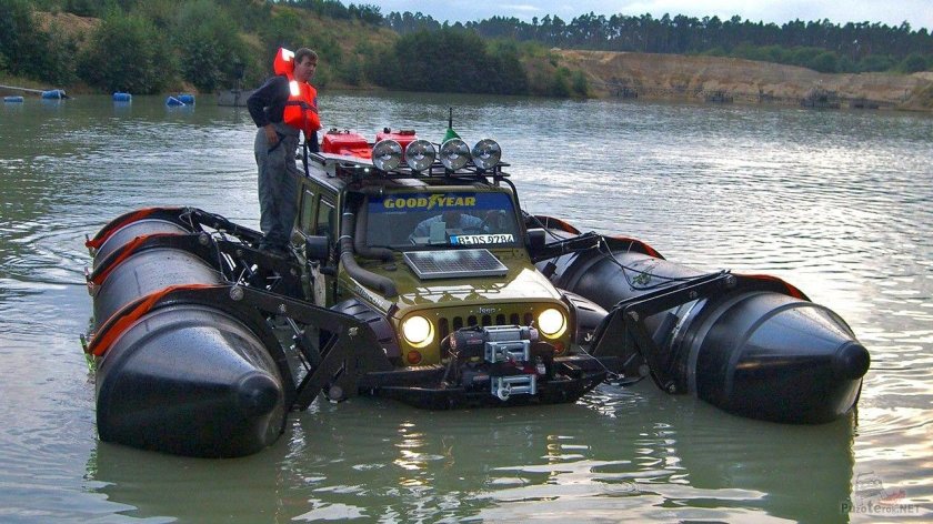 Надувной понтон для автомобиля