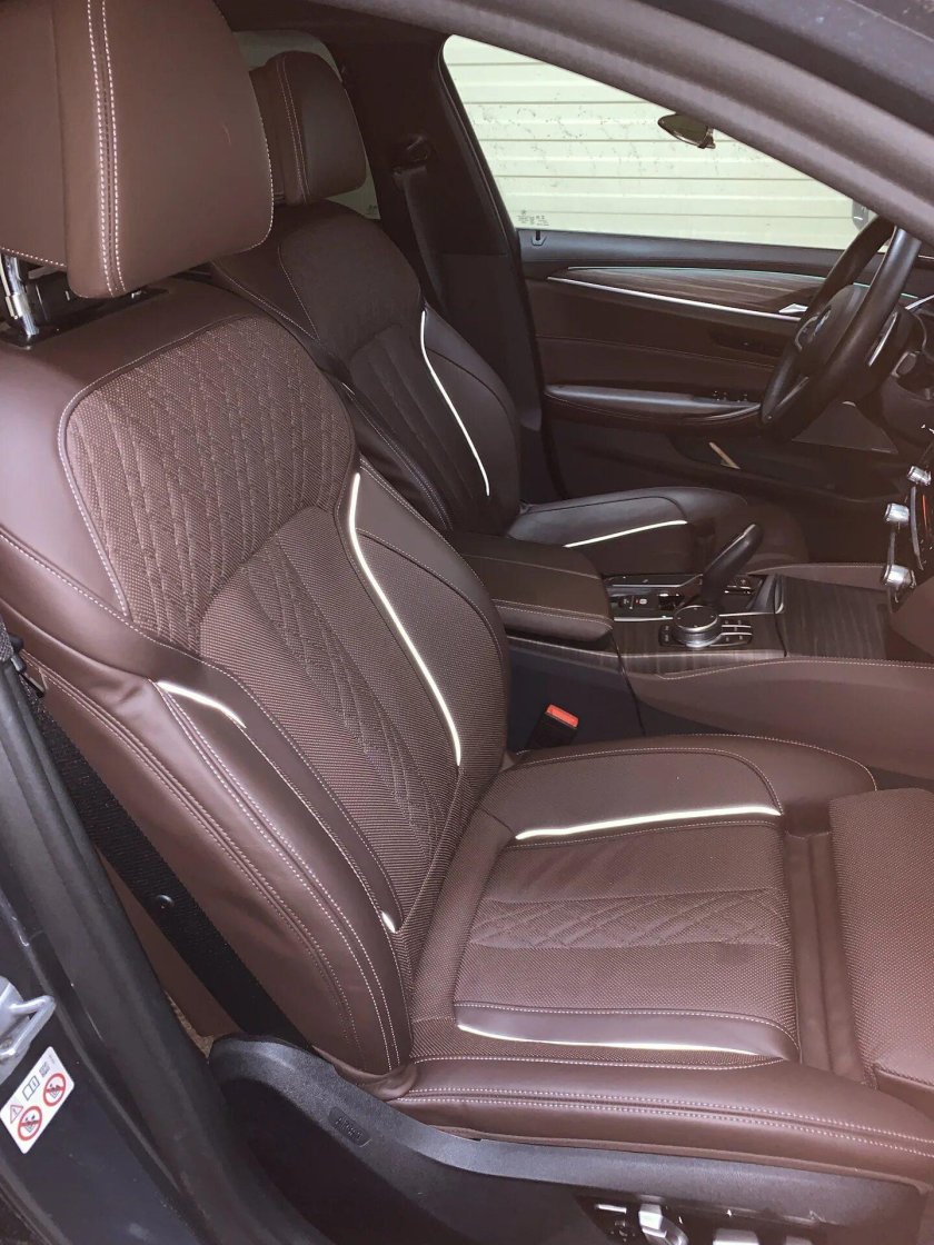 БМВ 530 коричневый салон