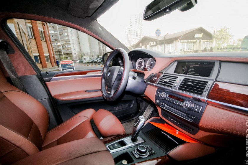 БМВ е70 белый салон