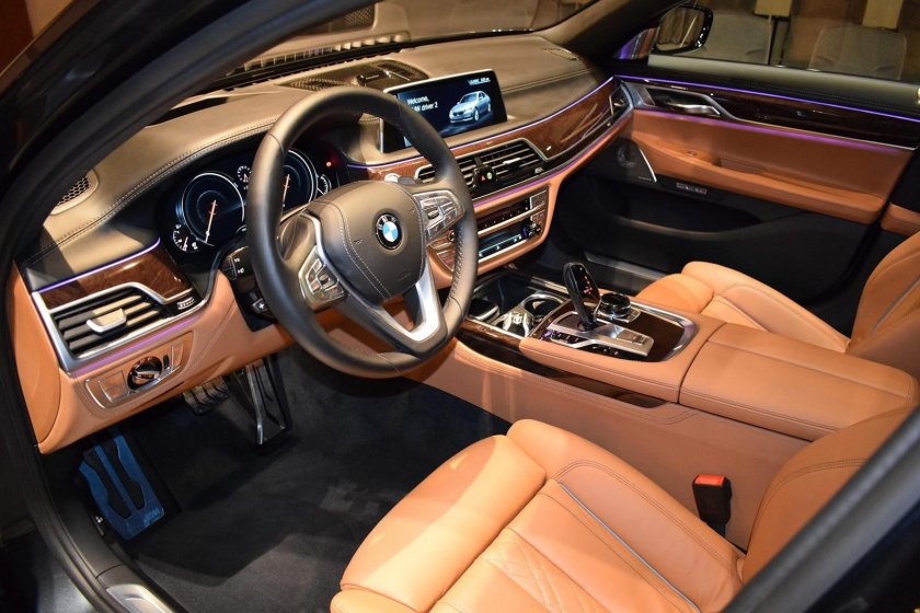BMW 750 li XDRIVE салон