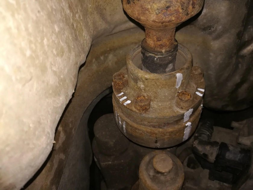 Карданный вал Форд Куга 1