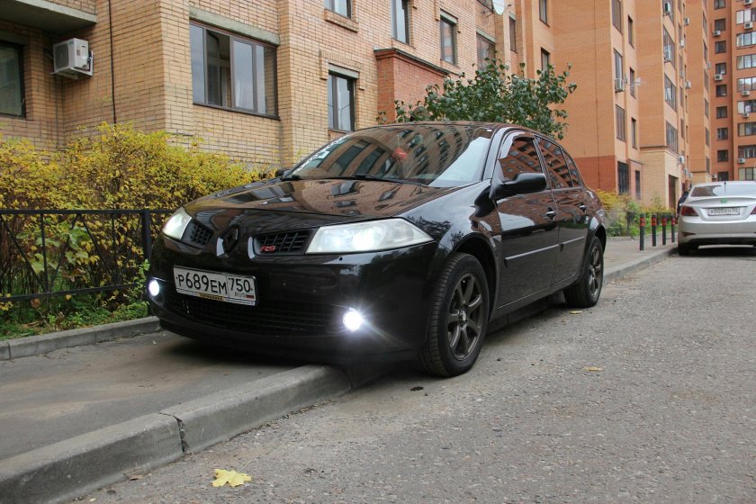 Рено Меган 2 седан тонированный