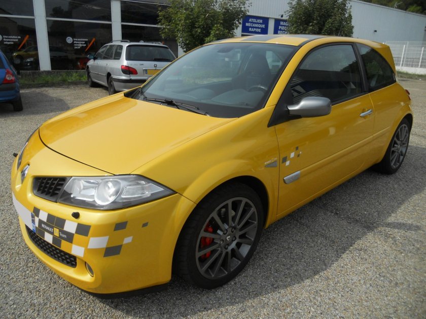 Рено Меган 2 седан желтый