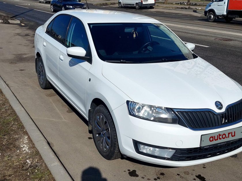 Белая шкода рапид