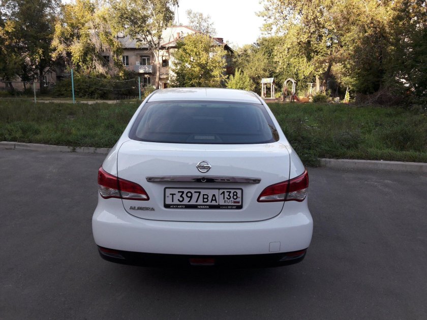 Ниссан Альмера 2016 сзади