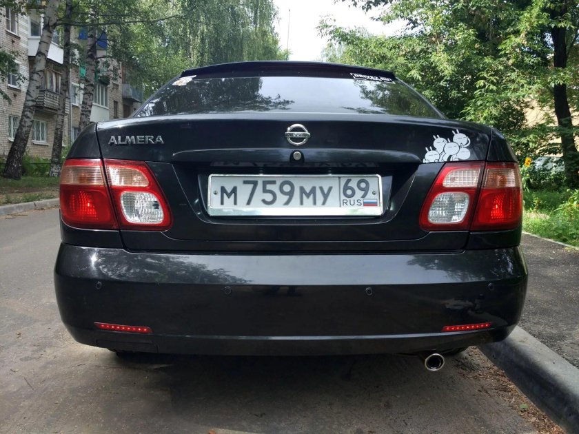 Ниссан Альмера сзади 2008