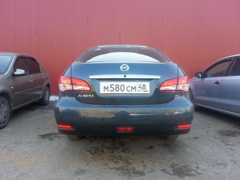 Ниссан Альмера сзади 2013