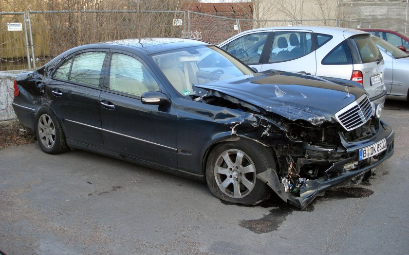 Битый Мерседес w211