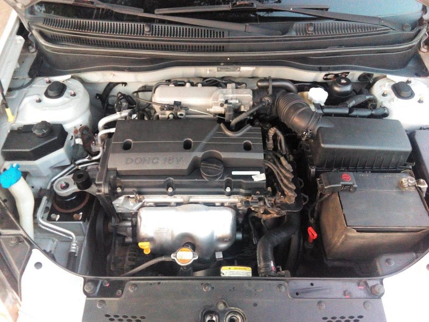 Моторный отсек Киа Спортейдж 2