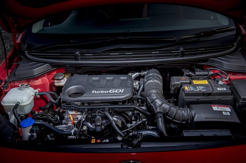 Kia Rio моторный отсек