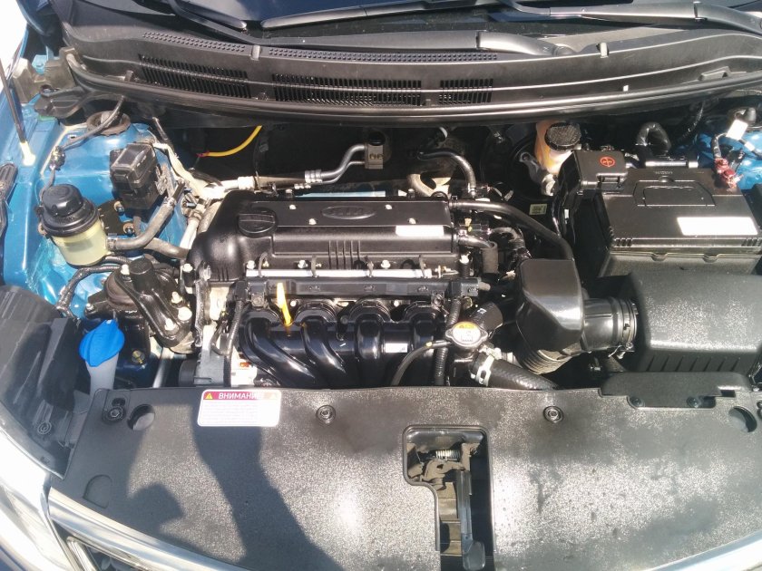 Моторный отсек Киа Рио 4