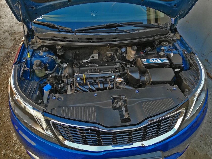 Моторный отсек Киа Рио 3