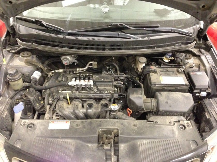 Kia Rio моторный отсек