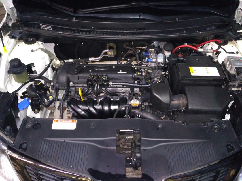 Моторный отсек Киа Рио 2