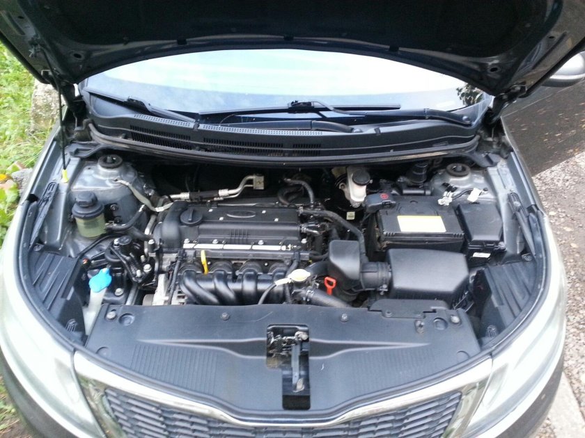 Kia Rio 2015 подкапотное