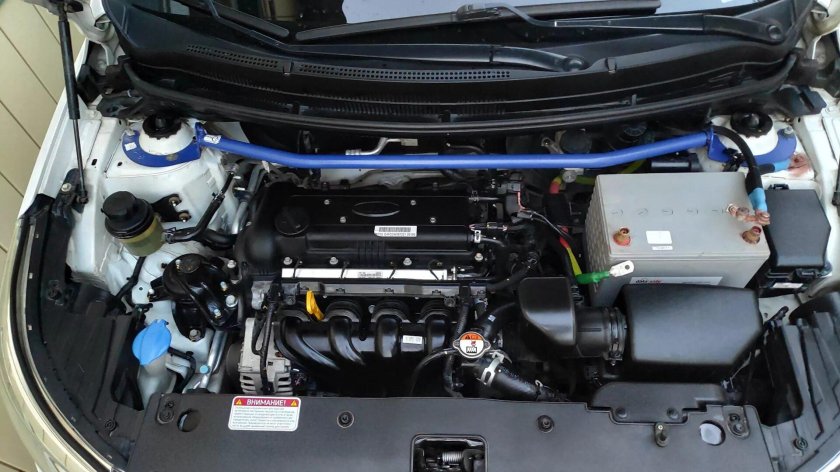 Моторный отсек Киа Рио 3