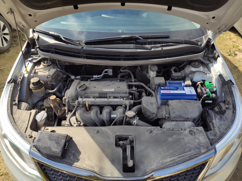 Подкапотка Киа Рио 3