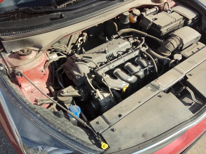 Киа Рио 1.4 моторный отсек