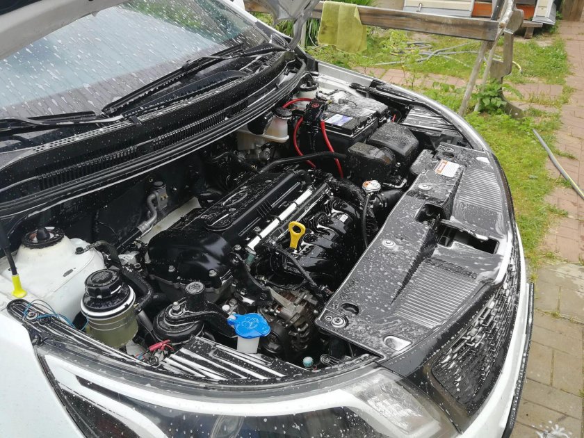 Подкапотка Киа Рио 3