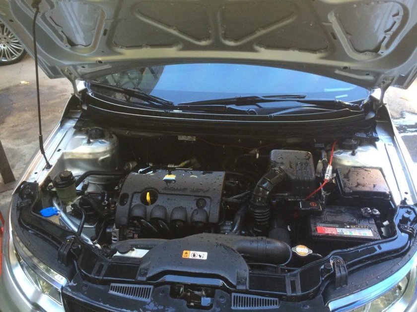 Моторный отсек Киа Церато 2