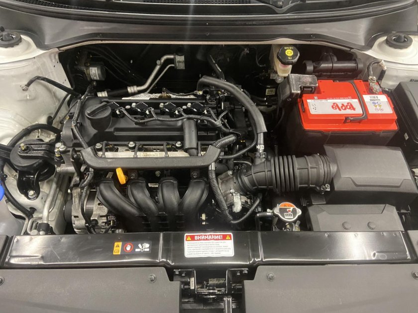 Под капотное простраснто Кио Рио 3