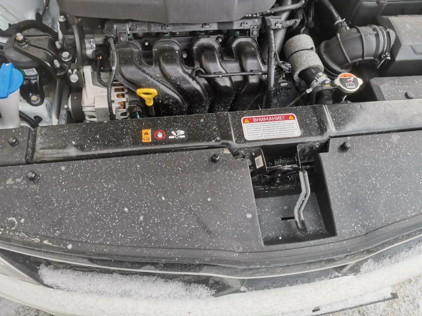 Моторный отсек Киа Рио 2