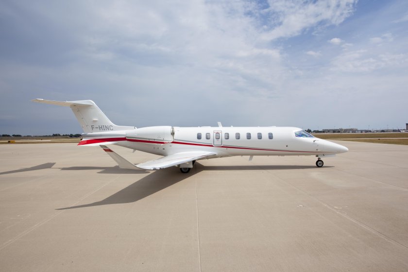 Learjet 75