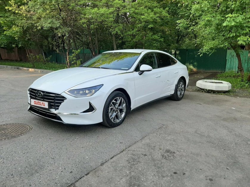 Hyundai Sonata белая