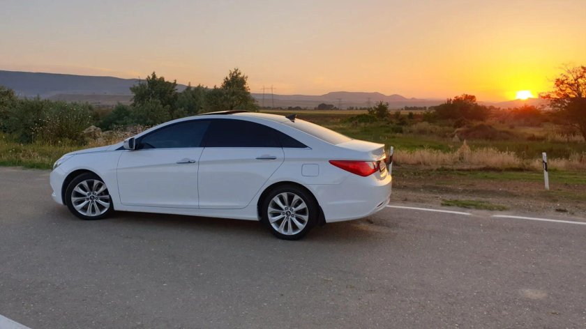 Хендай Соната 2012 белая