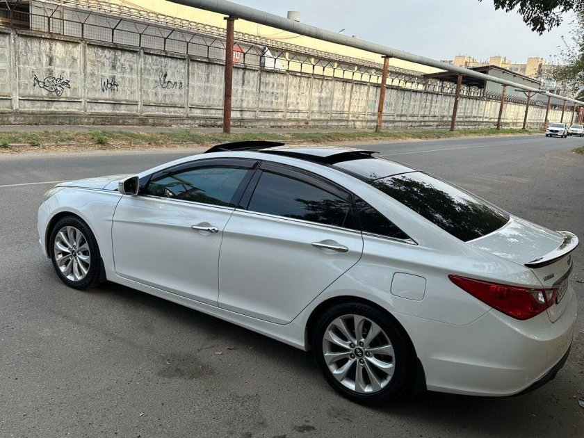 Соната 2010 черный сбоку