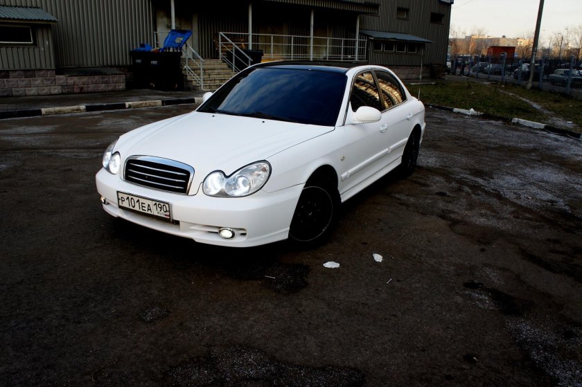 Белая Хендай Соната 2005